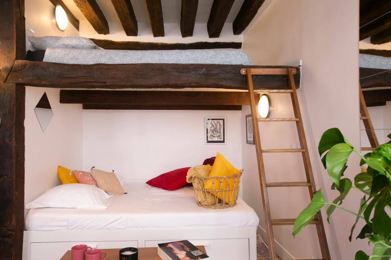 Authentic Apartment In Center Of Parisian Marais Exterior foto