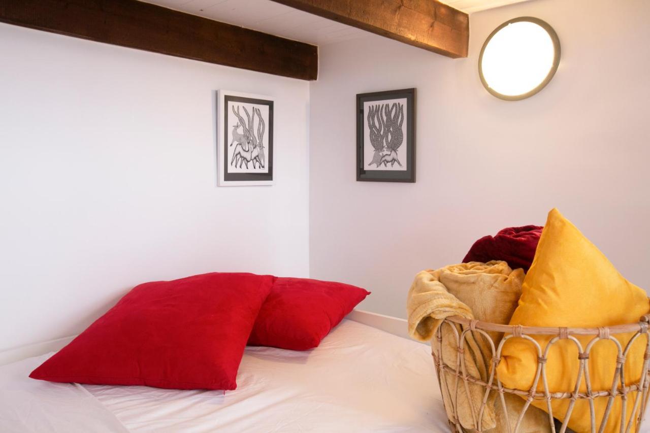 Authentic Apartment In Center Of Parisian Marais Exterior foto
