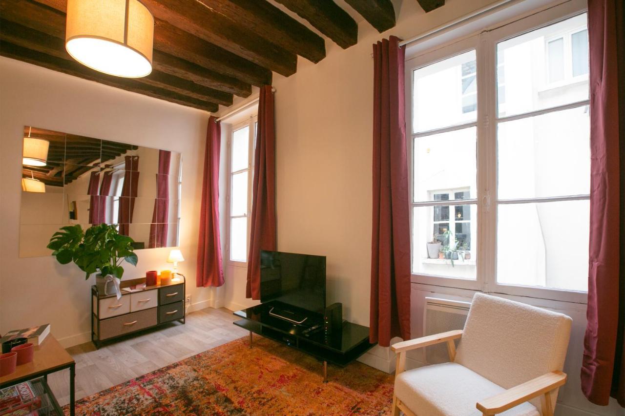 Authentic Apartment In Center Of Parisian Marais Exterior foto