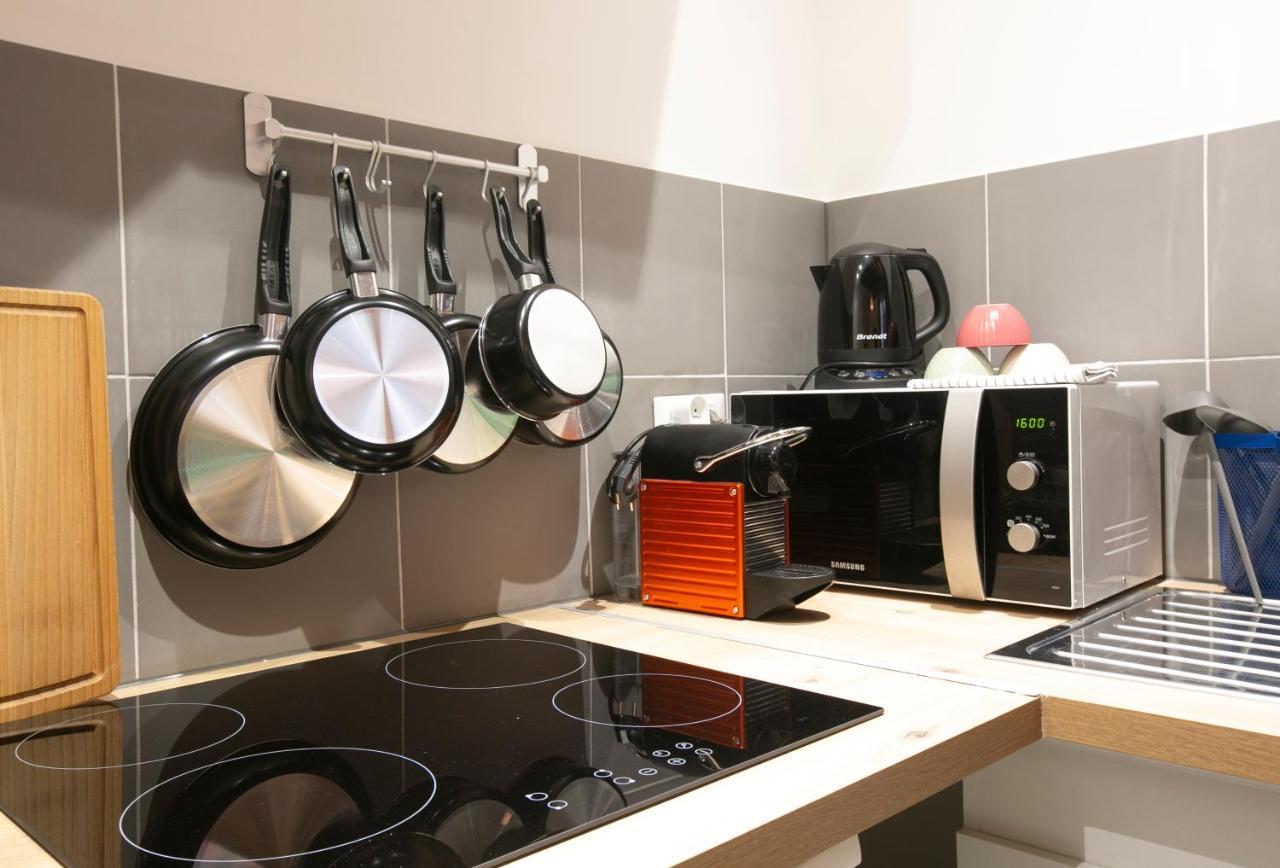 Authentic Apartment In Center Of Parisian Marais Exterior foto