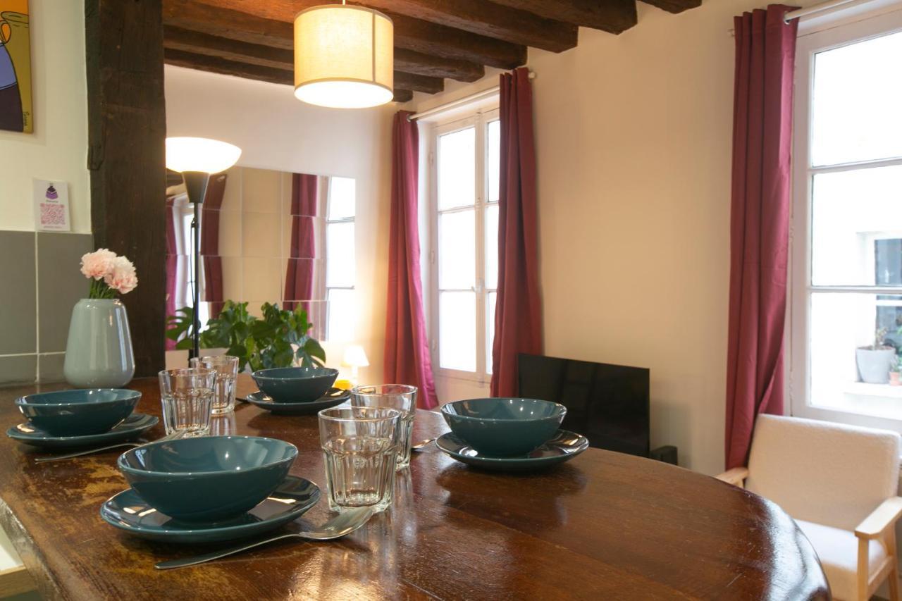 Authentic Apartment In Center Of Parisian Marais Exterior foto